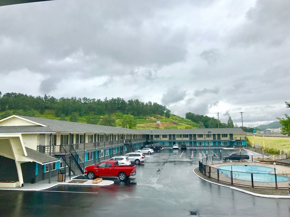 Rosewood Inn & Suites ローズバーグ エクステリア 写真