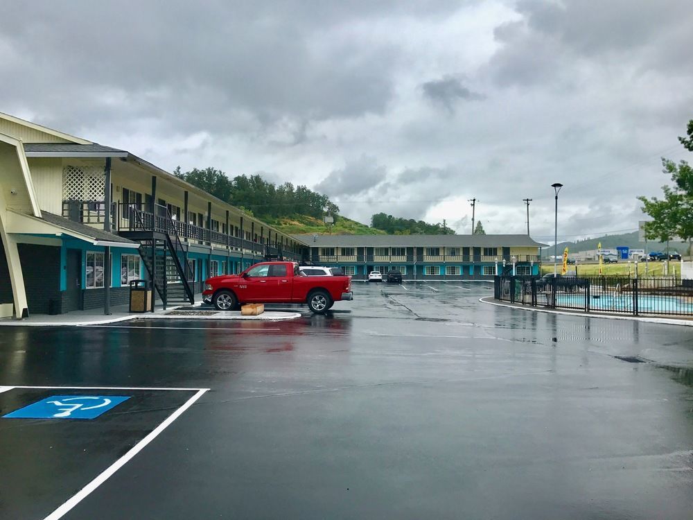Rosewood Inn & Suites ローズバーグ エクステリア 写真