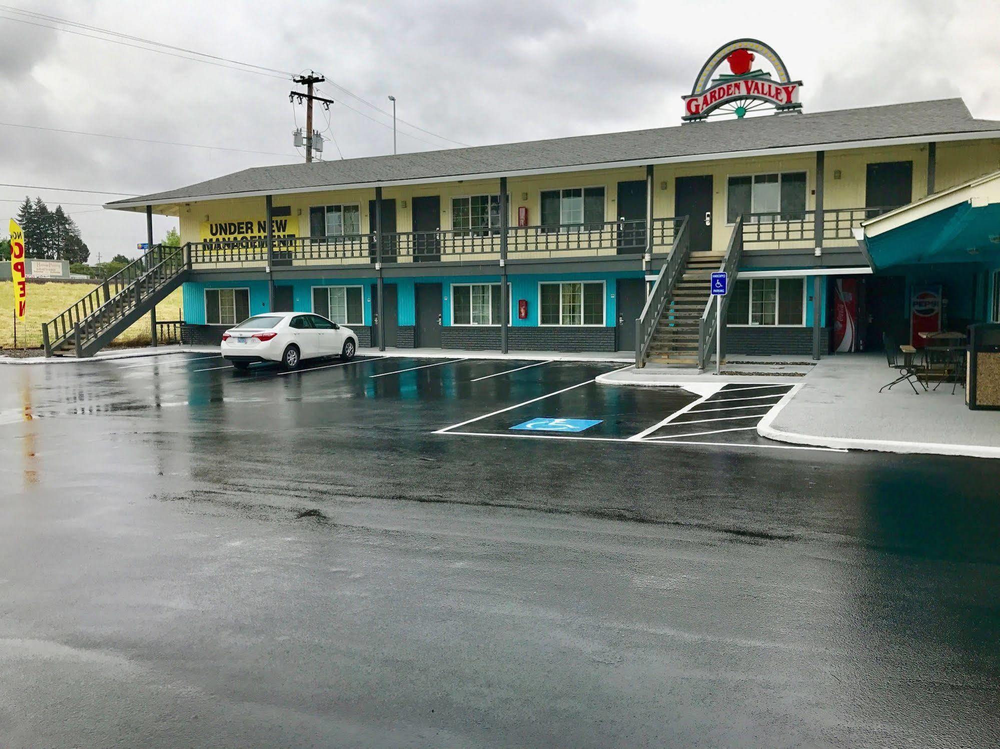 Rosewood Inn & Suites ローズバーグ エクステリア 写真
