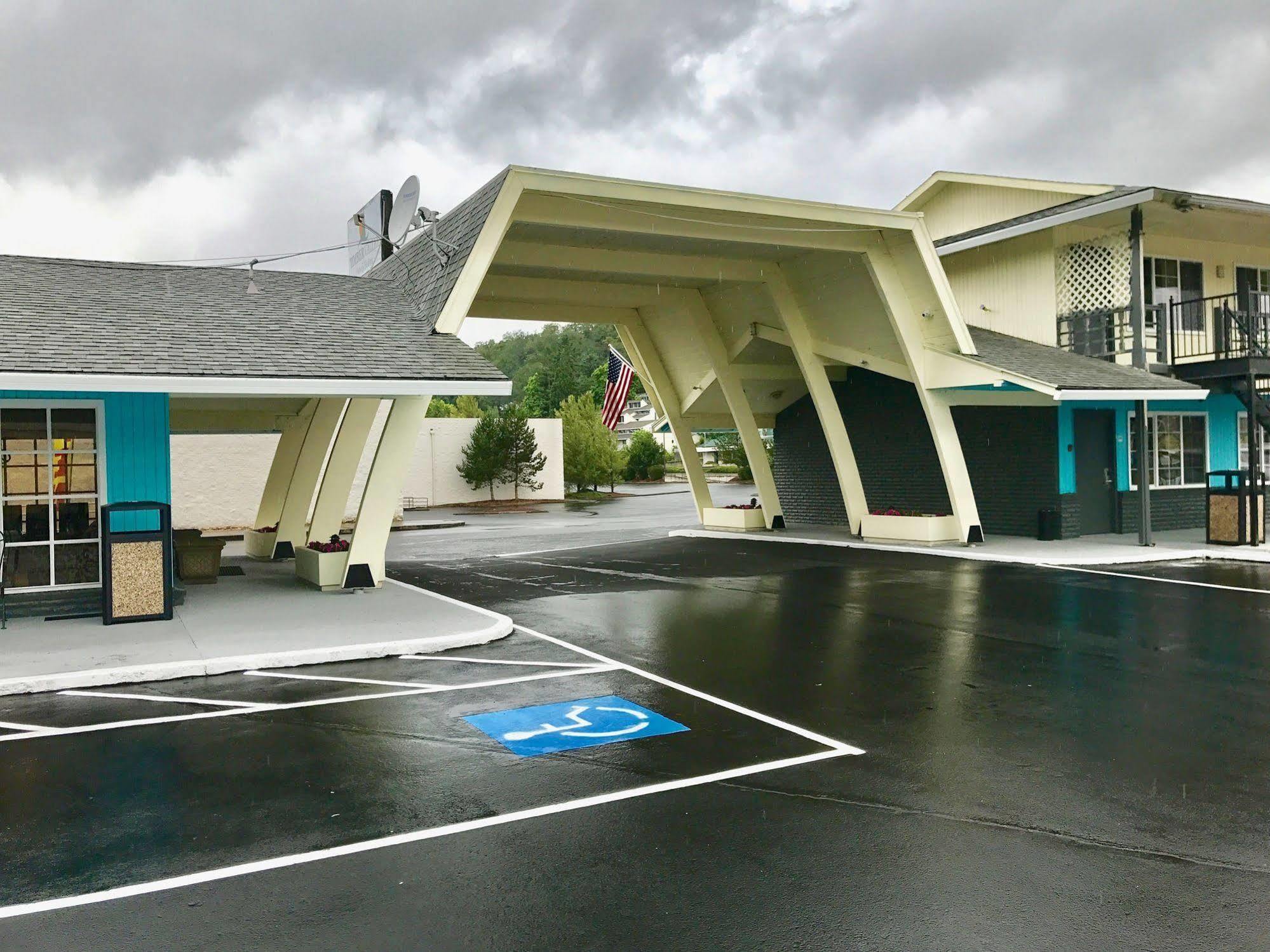 Rosewood Inn & Suites ローズバーグ エクステリア 写真