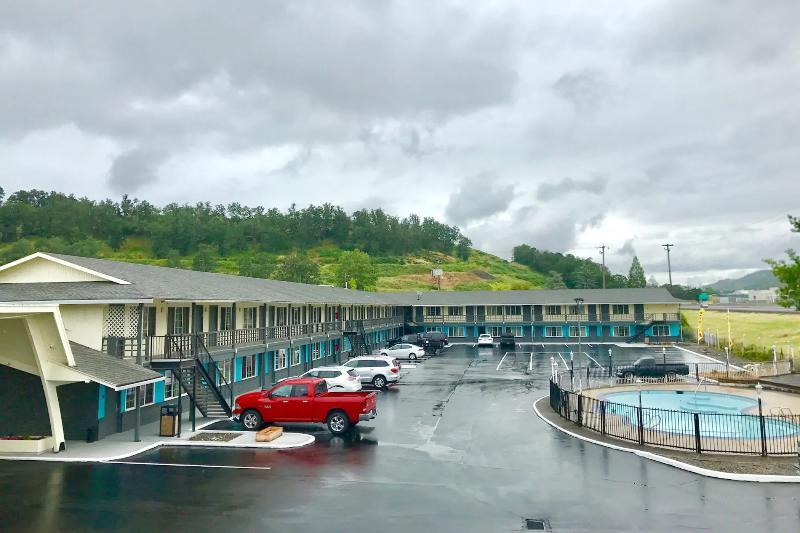 Rosewood Inn & Suites ローズバーグ エクステリア 写真